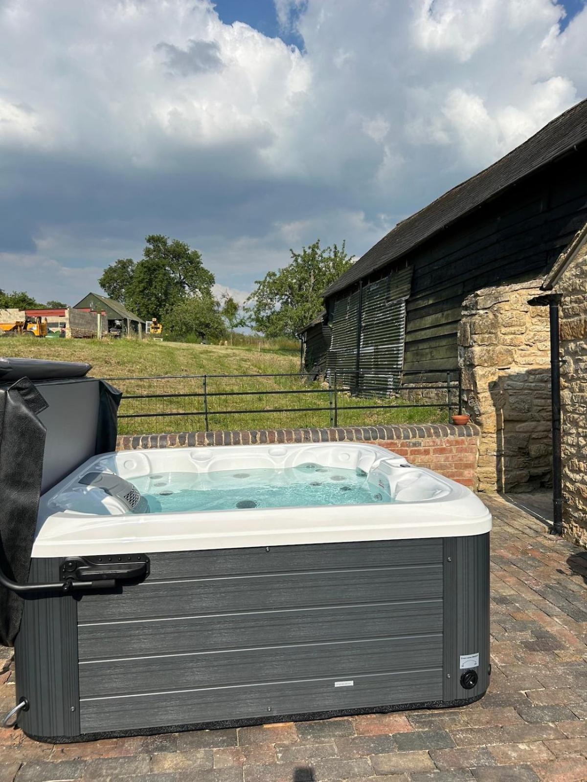 Beautiful Cotswold Farmhouse With Hot Tub Manchester Eksteriør bilde
